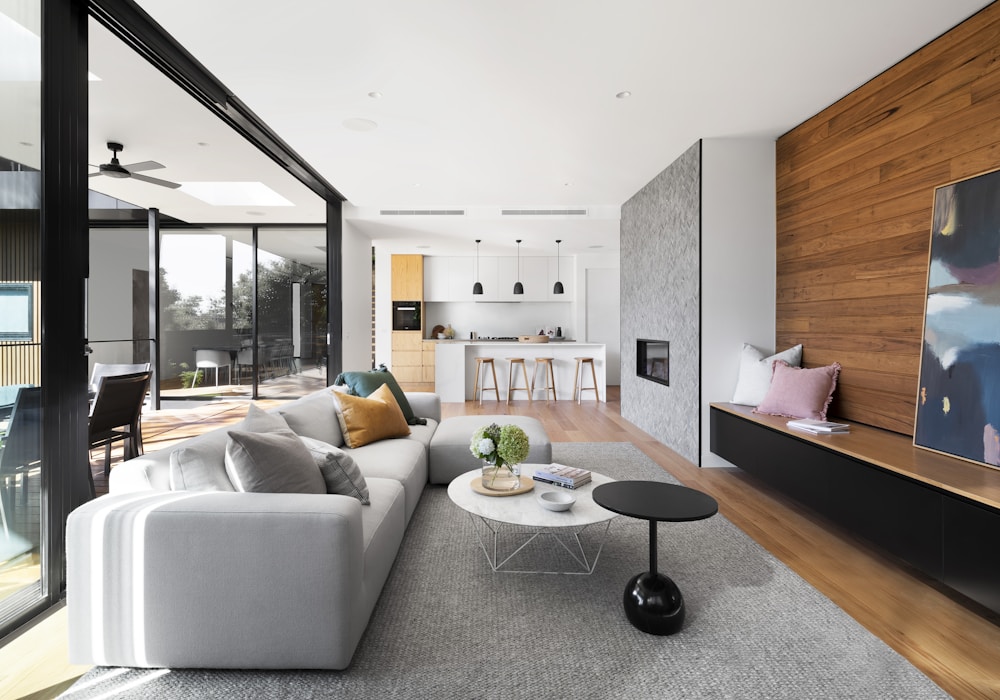 Professional home management team at work - Choose your service step